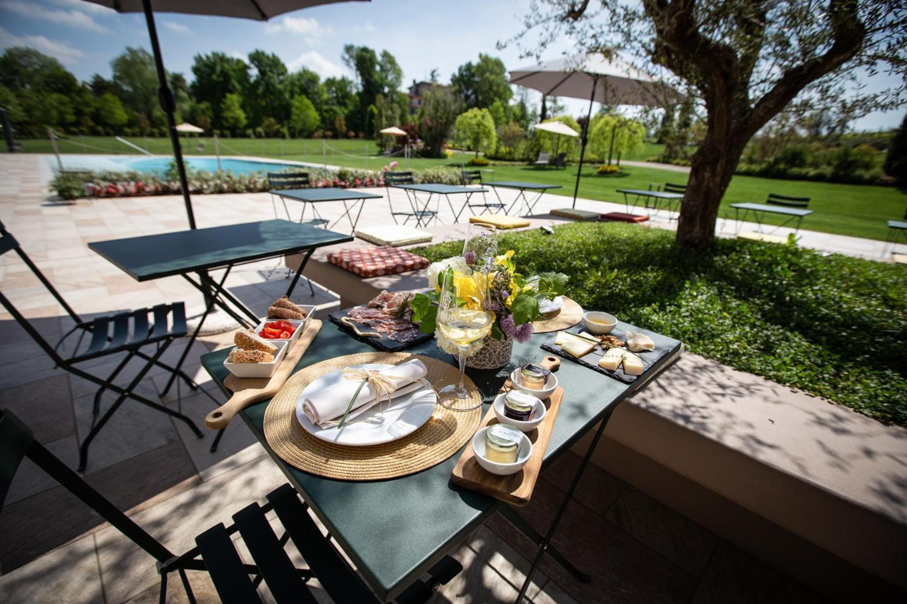 Cobue "Wine Resort & Spa" Pozzolengo Exterior photo